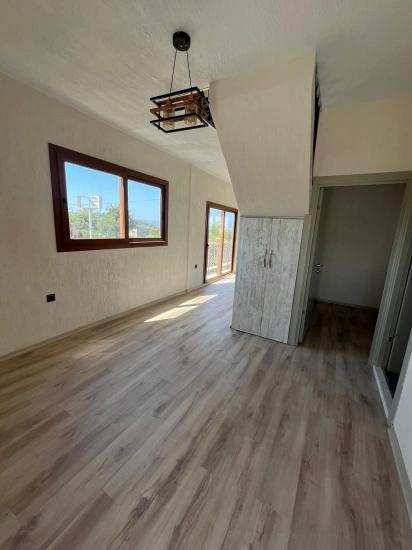 Fertiges, Freistehendes Sommerhaus Mit 2+1 Schlafzimmern In Menderes Gümüldür Zu Verkaufen, Mit Einem 200 Quadratmeter Großen Garten.