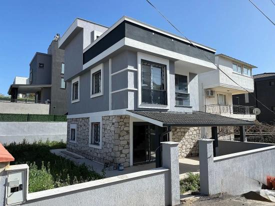 Freistehende 3+1-villa Mit Garten Zum Verkauf In Doğanbey, Seferihisar
