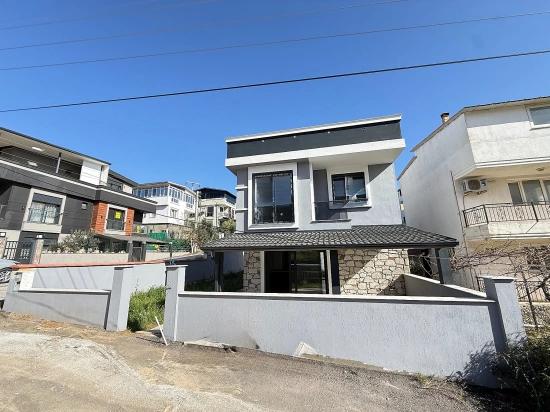 Freistehende 3+1-villa Mit Garten Zum Verkauf In Doğanbey, Seferihisar