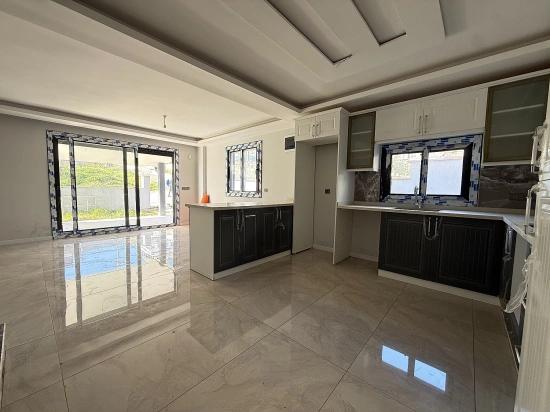 Freistehende 3+1-villa Mit Garten Zum Verkauf In Doğanbey, Seferihisar
