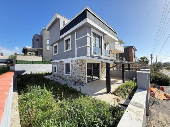 Freistehende 3+1-villa Mit Garten Zum Verkauf In Doğanbey, Seferihisar