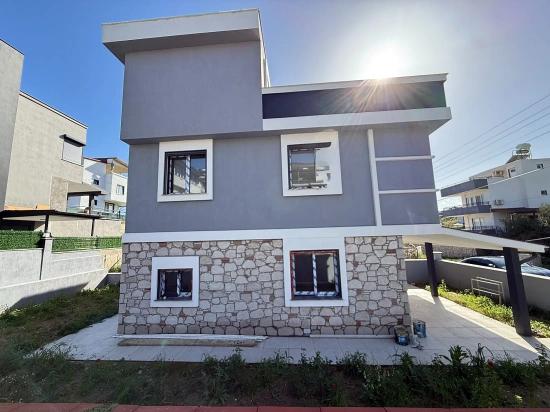Freistehende 3+1-villa Mit Garten Zum Verkauf In Doğanbey, Seferihisar