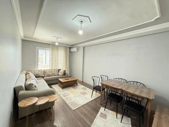 2 + 1 Zwischengeschoss, Separate Küche, 90 M² Große Wohnung Im Zentrum Von Seferihisar Ürkmez