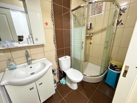 2 + 1 Zwischengeschoss, Separate Küche, 90 M² Große Wohnung Im Zentrum Von Seferihisar Ürkmez