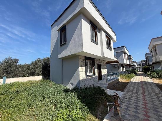 In Seferihisar Doğanbey Zu Verkaufen: Einzelnes, Unabhängiges, Großes, Gartenumschlossenes 3+1 Villenhaus