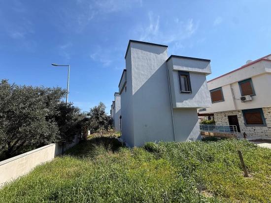 In Seferihisar Doğanbey Zu Verkaufen: Einzelnes, Unabhängiges, Großes, Gartenumschlossenes 3+1 Villenhaus