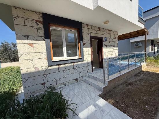 In Seferihisar Doğanbey Zu Verkaufen: Einzelnes, Unabhängiges, Großes, Gartenumschlossenes 3+1 Villenhaus