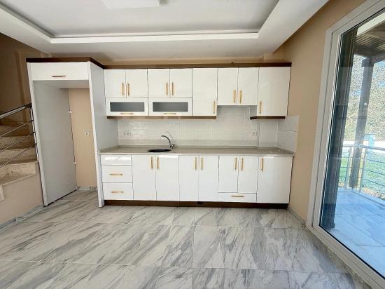 In Seferihisar Doğanbey Zu Verkaufen: Einzelnes, Unabhängiges, Großes, Gartenumschlossenes 3+1 Villenhaus