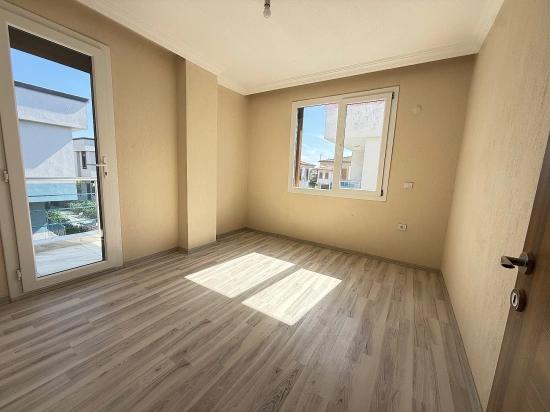 In Seferihisar Doğanbey Zu Verkaufen: Einzelnes, Unabhängiges, Großes, Gartenumschlossenes 3+1 Villenhaus