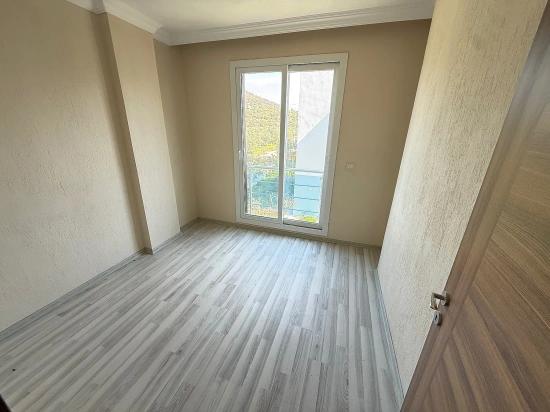 In Seferihisar Doğanbey Zu Verkaufen: Einzelnes, Unabhängiges, Großes, Gartenumschlossenes 3+1 Villenhaus