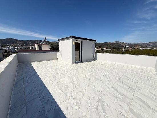 In Seferihisar Doğanbey Zu Verkaufen: Einzelnes, Unabhängiges, Großes, Gartenumschlossenes 3+1 Villenhaus