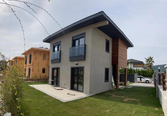 3+1-maisonette-villa Mit Großem Garten In Doğanbey, Seferihisar Zu Verkaufen