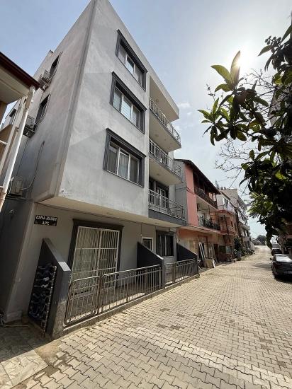 2+1 Wohnung Zum Verkauf Im Mittleren Stockwerk Im Zentrum Von Ürkmez, Seferihisar