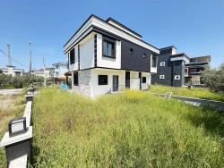 Brandneue 3+1-Zimmer-Villa Mit Großzügigem Garten In Meeresnähe In Doğanbey, Seferihisar Zu Verkaufen