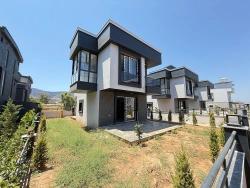 2+1-Zimmer Einfamilienhaus Zu Verkaufen in Cumhuriyet Bz. Seferihisar Doğanbey - 190 m²