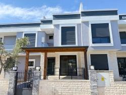 2 + 1 Brandneues Duplex-Sommerhaus Zum Verkauf Im Zentrum Von Seferihisar, Doğanbey