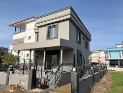 Nur Brandneue Freistehende 3+1-Zimmer-Villa Mit Garten In Doğanbey, Seferihisar Zu Verkaufen.