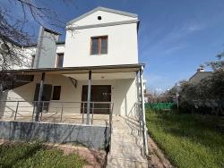 3+1-Zimmer Einfamilienhaus Zu Verkaufen in Cumhuriyet Bz. Seferihisar Doğanbey - 240 m²