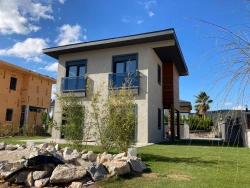 3+1-Maisonette-Villa Mit Großem Garten In Doğanbey, Seferihisar Zu Verkaufen