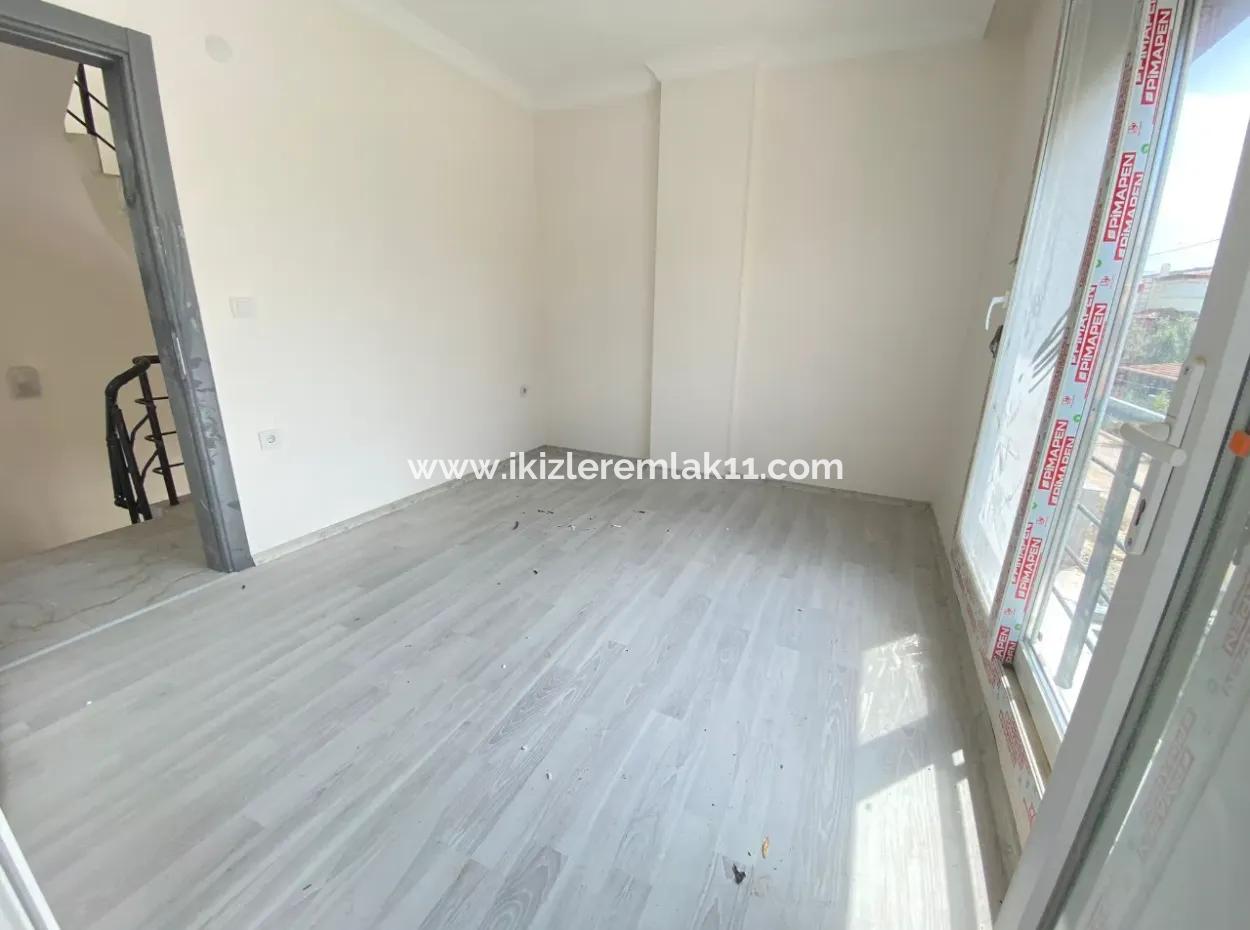 Geräumige Lage Zum Verkauf In Seferihisar Doğanbey 3 In 1 Luxusvilla