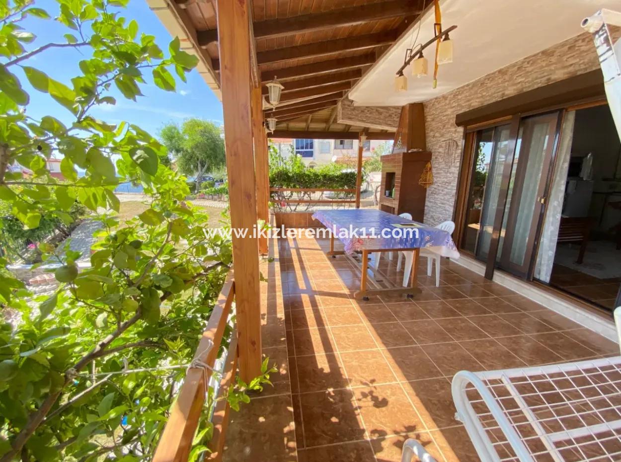 3 1 Villa Zum Verkauf Mit Großem Garten Mit Vollem Meerblick Auf Der Meerseite In Doğanbey
