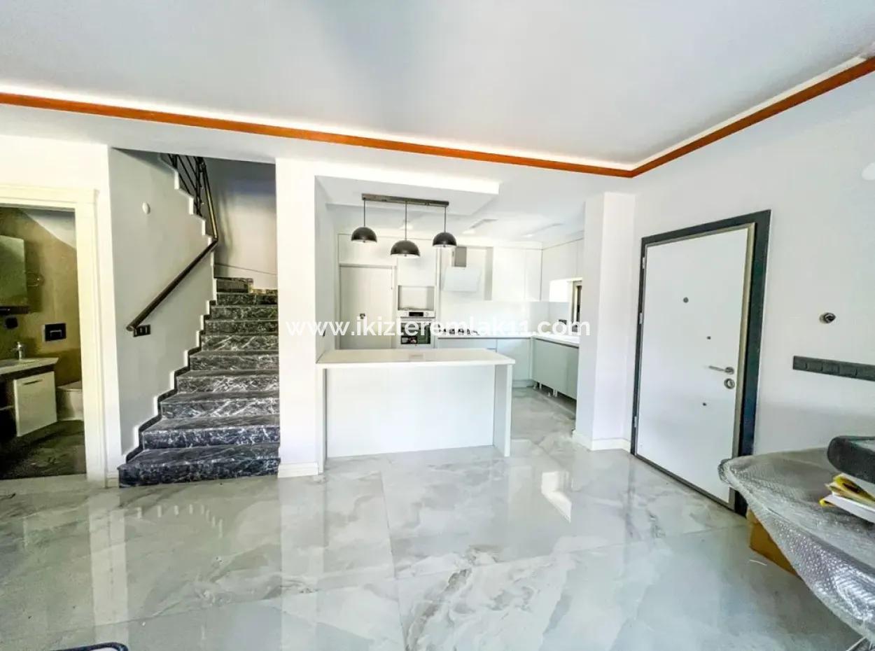 Ürkmez Meerseite Zu Verkaufen 3 1 Geräumiges Geräumiges Nützliches Luxushaus