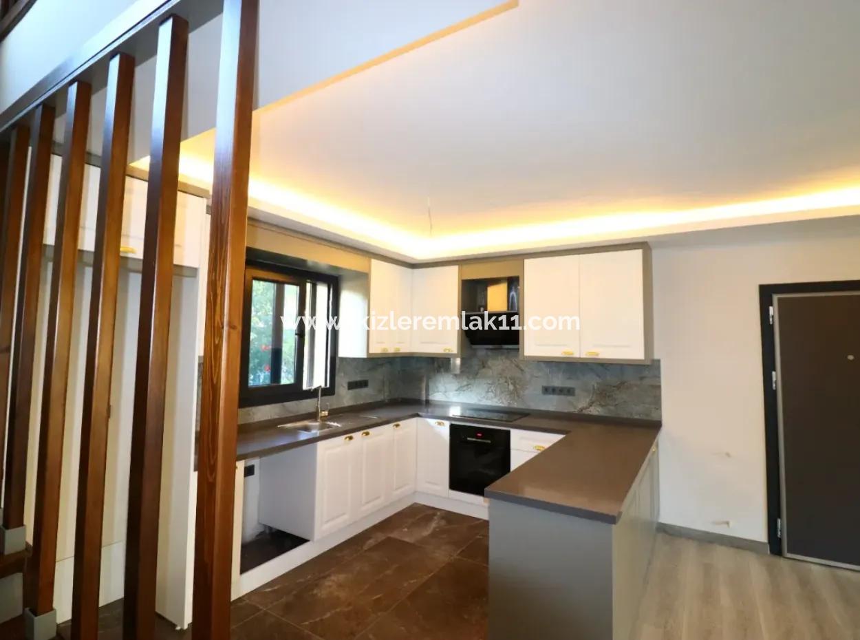 3-In-1-Maisonette-Villa Mit Null Großem Garten Zum Verkauf In Seferihisar Ürkmez