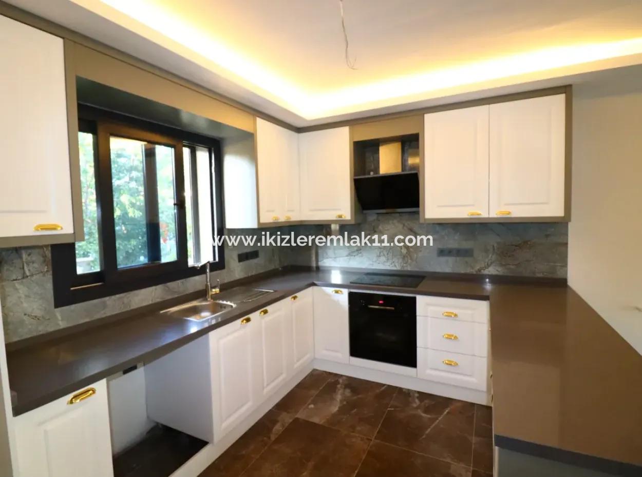 3-In-1-Maisonette-Villa Mit Null Großem Garten Zum Verkauf In Seferihisar Ürkmez