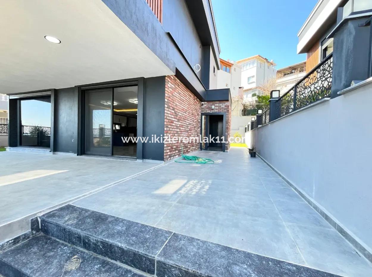 Ultra-Luxuriöse 3-In-1-Villa Mit Panoramablick Auf Das Meer In Doğanbey