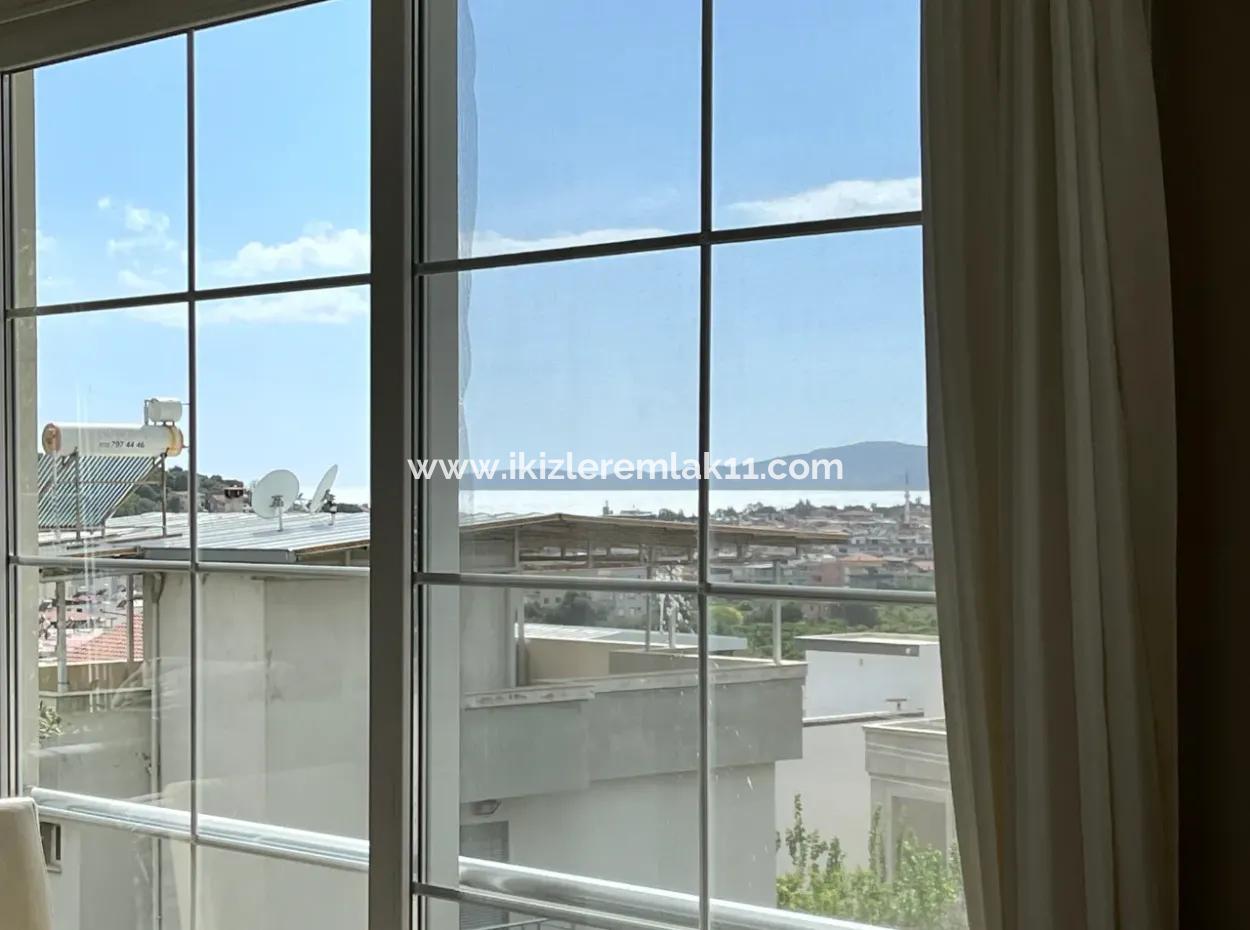 3 2 Villen Zum Verkauf In Ürkmez Mit Vollem Meer, Garten Mit Blick Auf Die Stadt