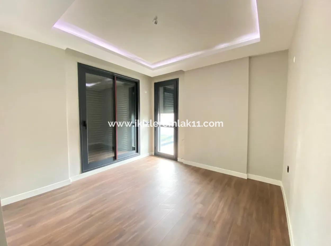 Izmir Menderes Ist Ein Einzelnes Freistehendes Ferienhaus Mit Großem Garten Und 4 1 Pool Zum Verkauf Auf Der Meerseite