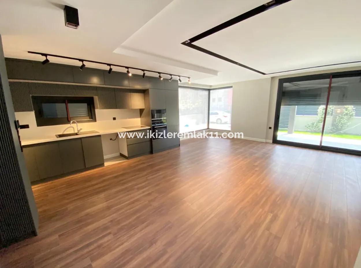 Izmir Menderes Ist Ein Einzelnes Freistehendes Ferienhaus Mit Großem Garten Und 4 1 Pool Zum Verkauf Auf Der Meerseite