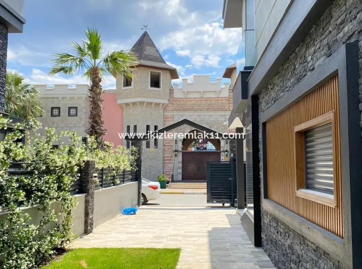 Izmir Menderes Ist Ein Einzelnes Freistehendes Ferienhaus Mit Großem Garten Und 4 1 Pool Zum Verkauf Auf Der Meerseite