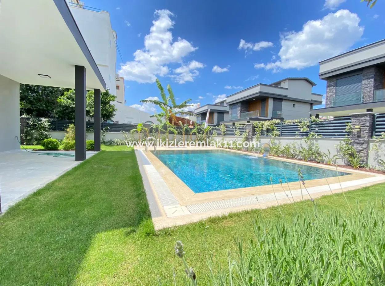 Izmir Menderes Ist Ein Einzelnes Freistehendes Ferienhaus Mit Großem Garten Und 4 1 Pool Zum Verkauf Auf Der Meerseite