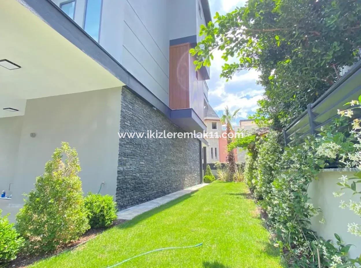 Izmir Menderes Ist Ein Einzelnes Freistehendes Ferienhaus Mit Großem Garten Und 4 1 Pool Zum Verkauf Auf Der Meerseite