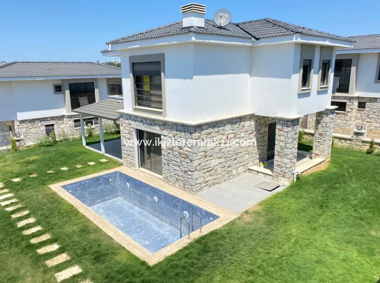 4 1 Villa Zu Verkaufen In Seferihisar Akarcada Mit Freistehendem Pool Und Luxuriösem Kamin