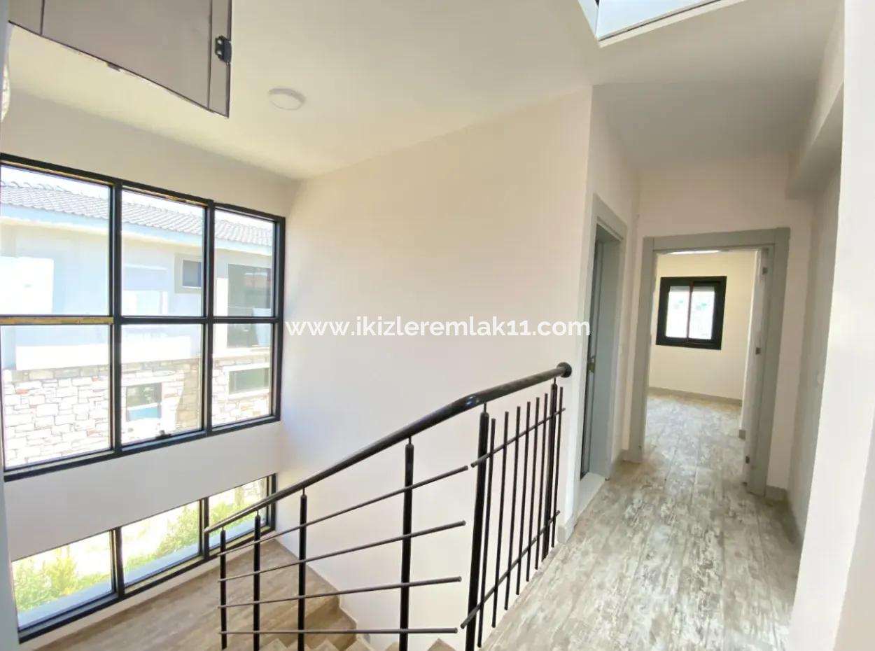 4 1 Villa Zu Verkaufen In Seferihisar Akarcada Mit Freistehendem Pool Und Luxuriösem Kamin