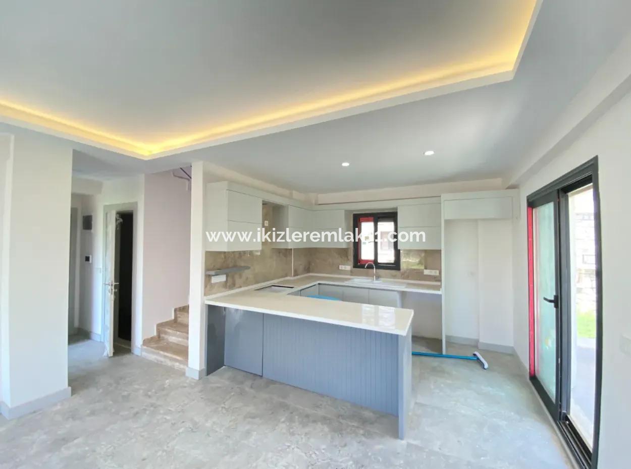 4 1 Villa Zu Verkaufen In Seferihisar Akarcada Mit Freistehendem Pool Und Luxuriösem Kamin