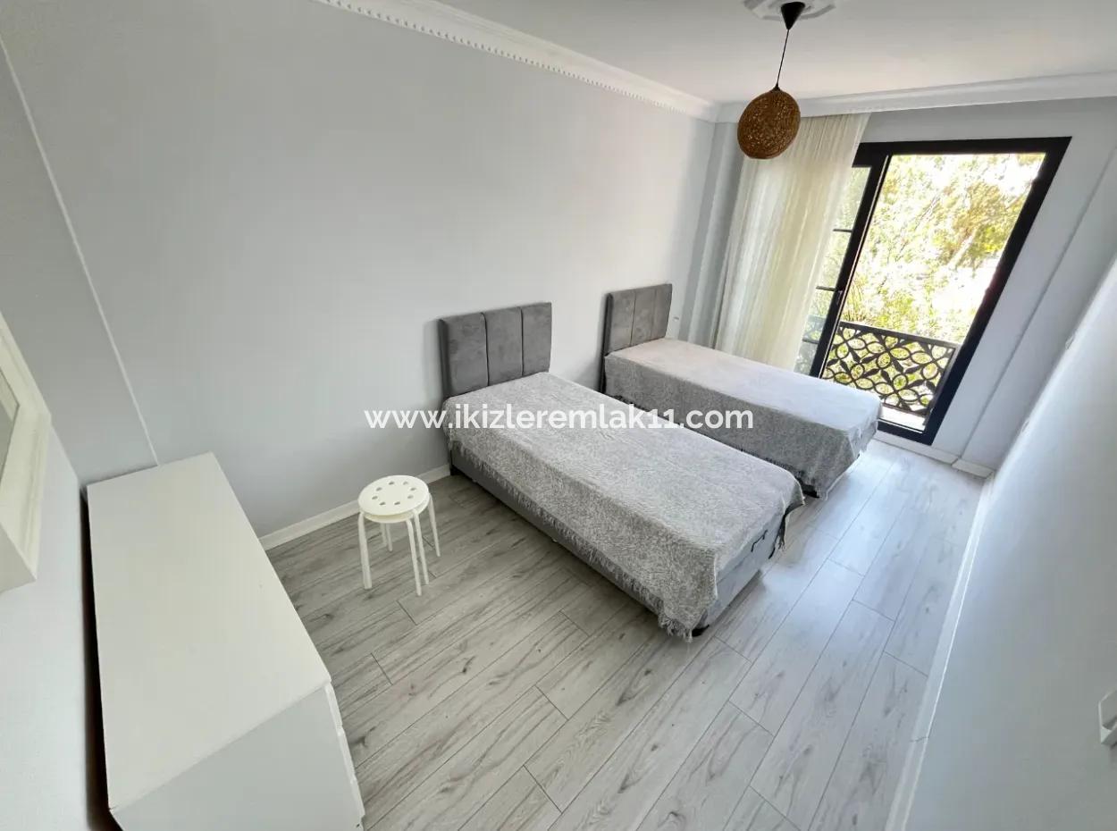 3 In 1 Möbliertes Maisonette-Ferienhaus Mit Garten In Einem Komplex In Doğanbey