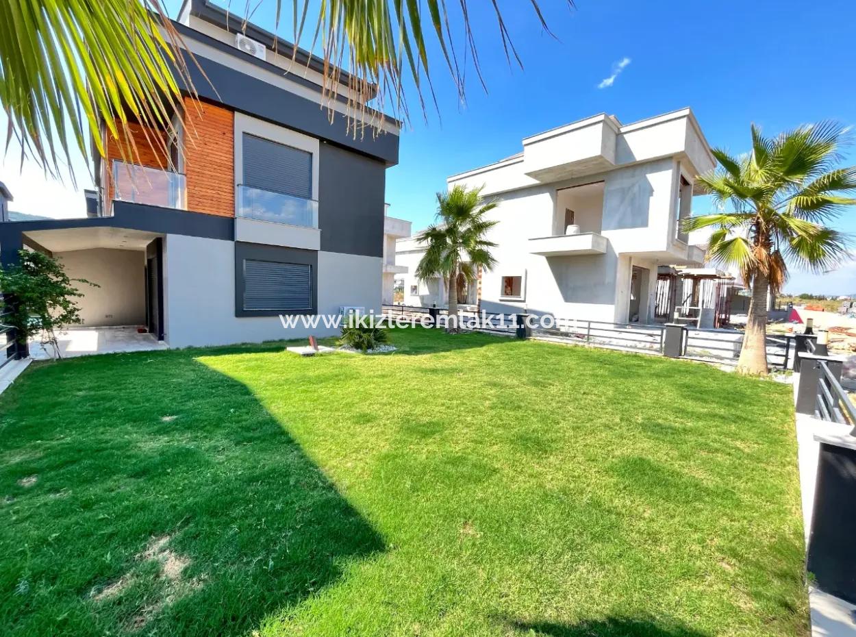 3 In 1 Möbliertes Maisonette-Ferienhaus Mit Garten In Einem Komplex In Doğanbey