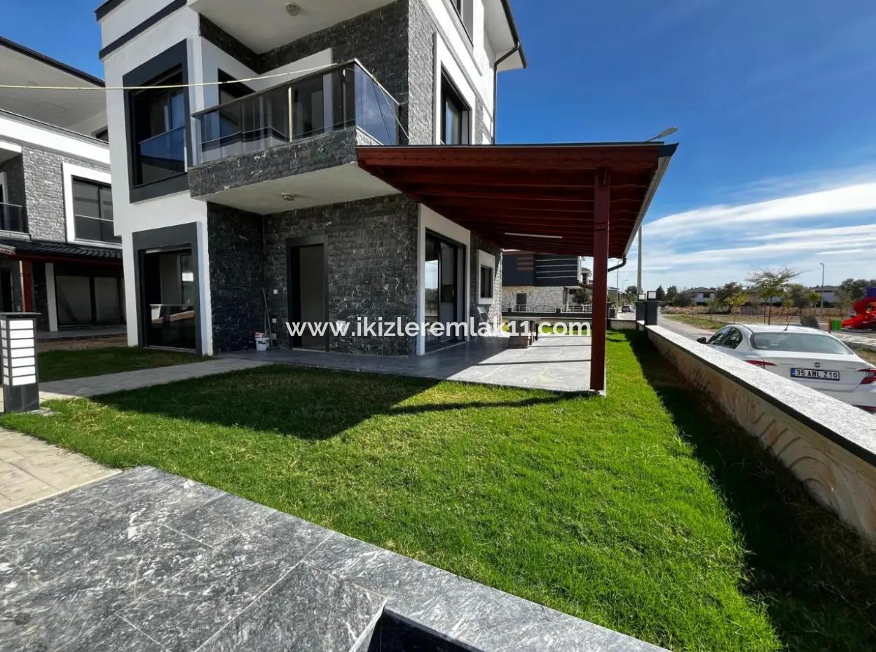 Freistehende 3 1 Villa Mit Null Pool Zu Verkaufen In Seferihisar Doğanbey