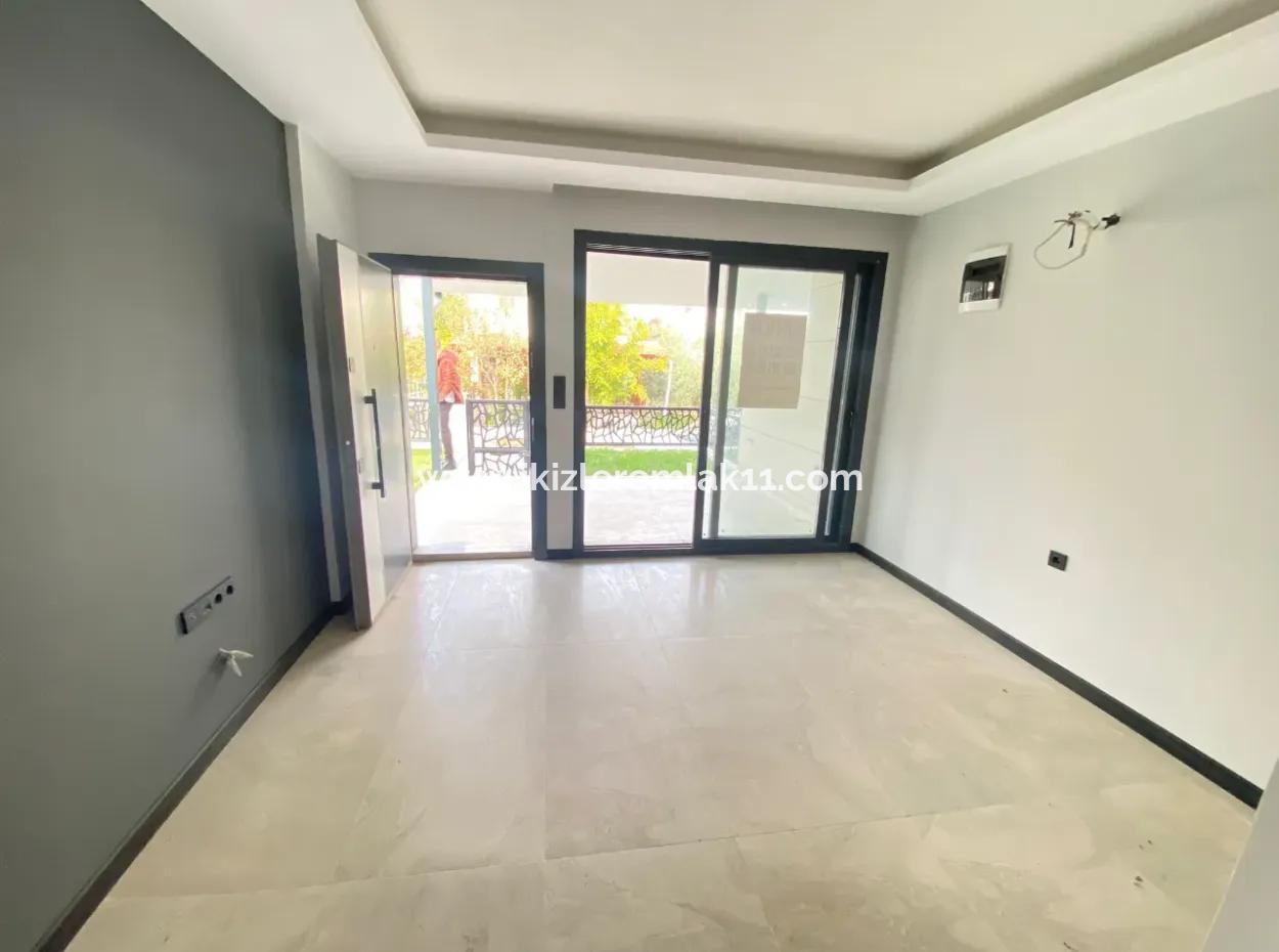 2 1 Neues Garten-Duplex-Sommerhaus Zum Verkauf In Doğanbey, Seferihisar