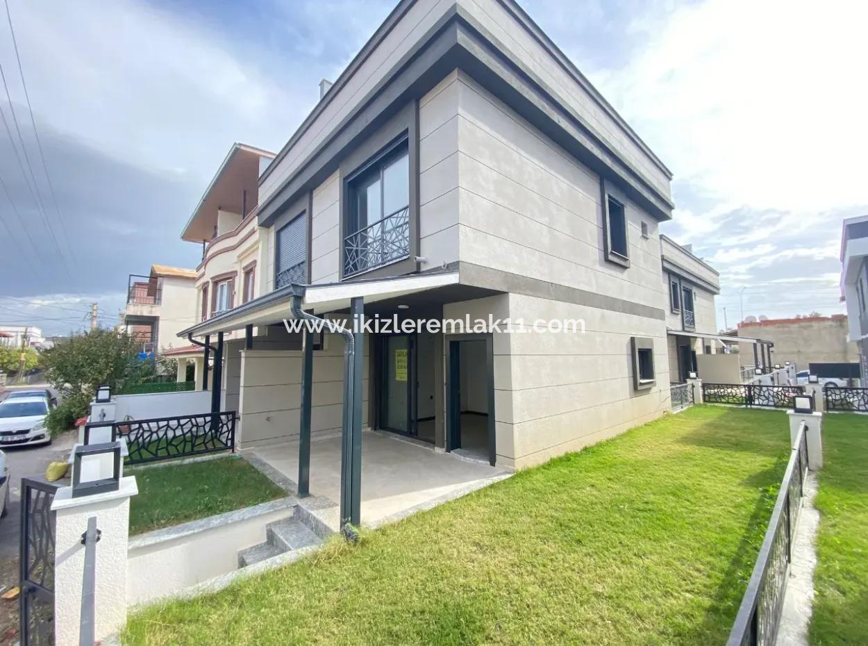 2 1 Neues Garten-Duplex-Sommerhaus Zum Verkauf In Doğanbey, Seferihisar
