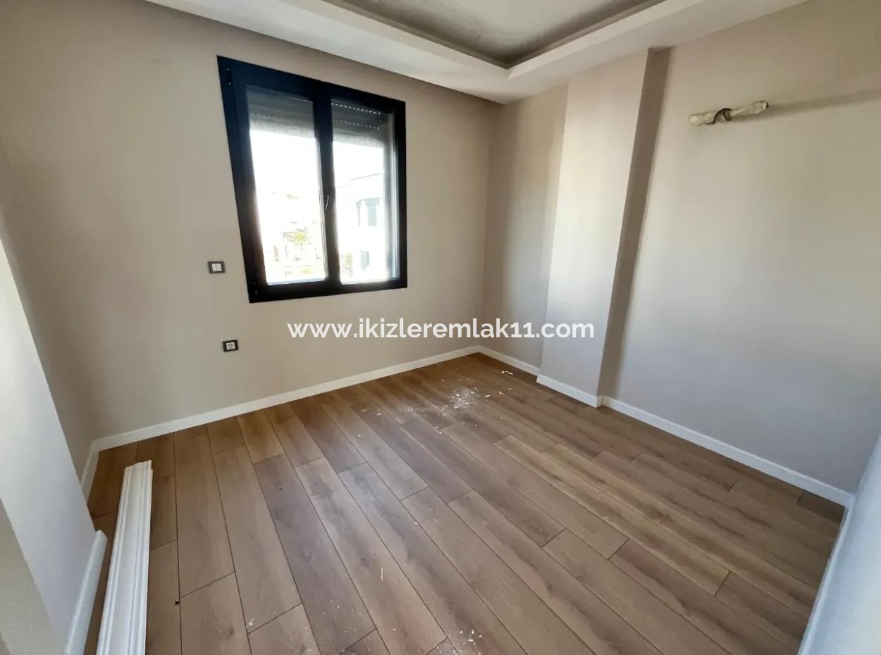 Neue Freistehende 3 1 Villa Zum Verkauf In Offener, Geräumiger Lage In Doğanbey