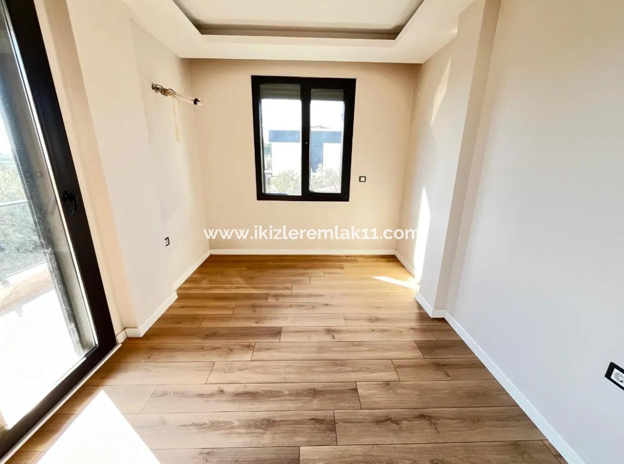 Neue Freistehende 3 1 Villa Zum Verkauf In Offener, Geräumiger Lage In Doğanbey