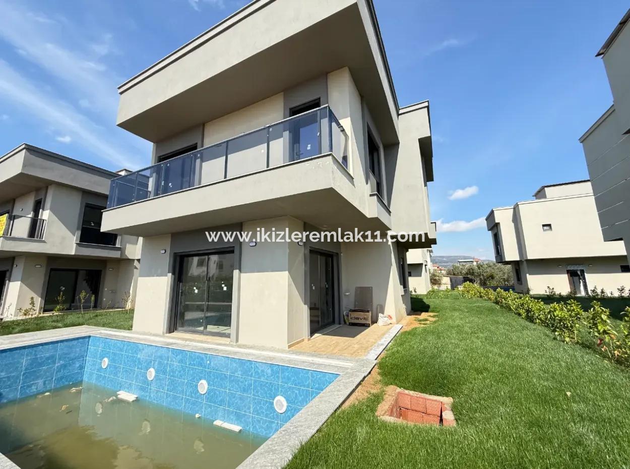 3 In 1 Villa Mit Null Pool Zum Verkauf Mit Großem Garten In Doganbey, Seferihisar