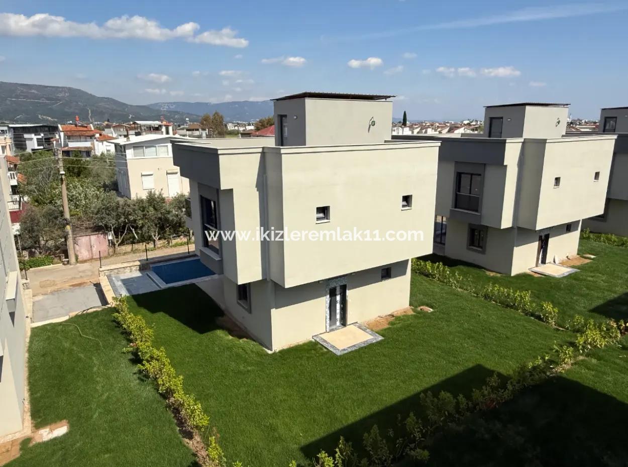 3 In 1 Villa Mit Null Pool Zum Verkauf Mit Großem Garten In Doganbey, Seferihisar