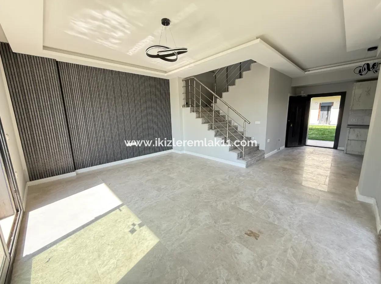 3 In 1 Villa Mit Null Pool Zum Verkauf Mit Großem Garten In Doganbey, Seferihisar