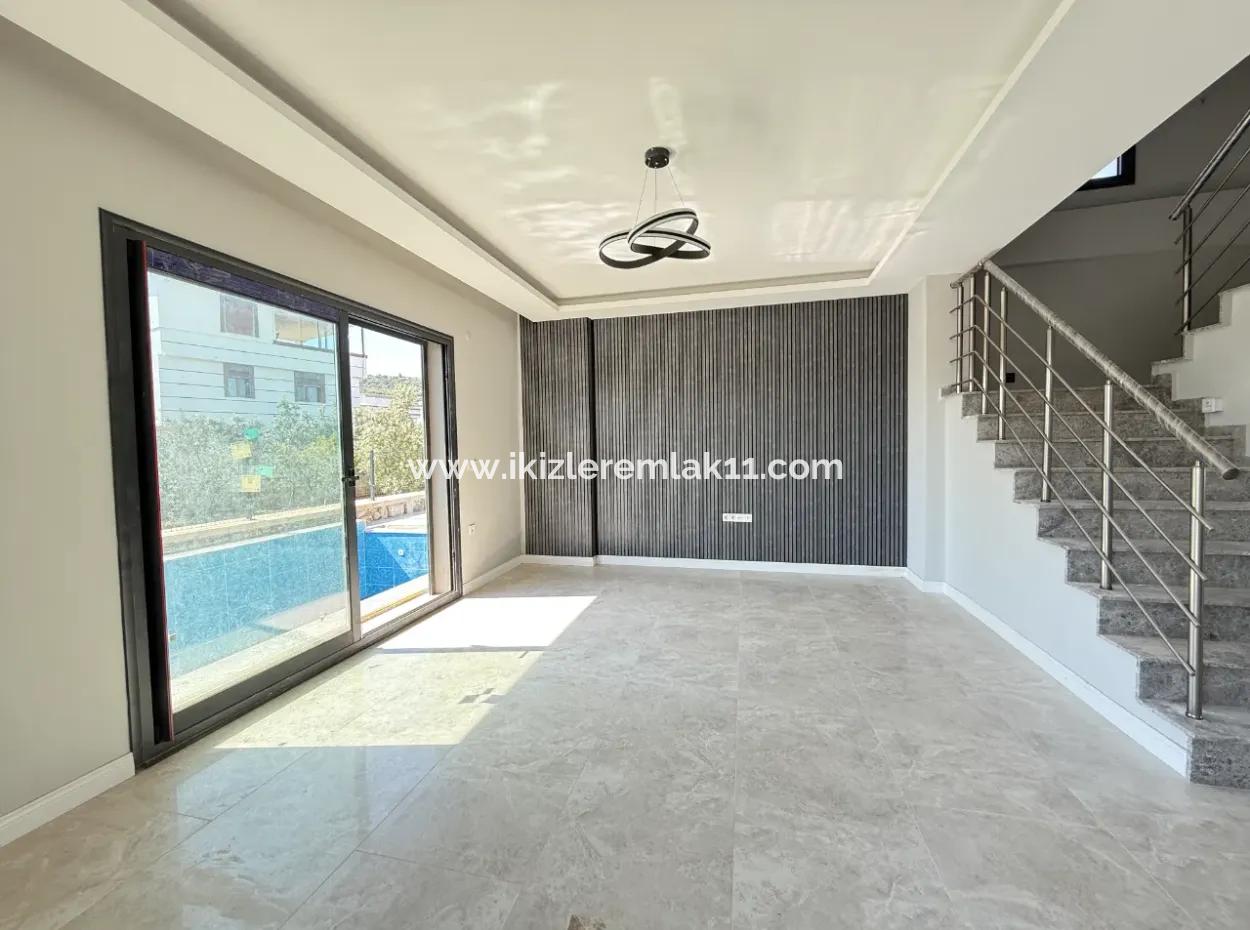 3 In 1 Villa Mit Null Pool Zum Verkauf Mit Großem Garten In Doganbey, Seferihisar