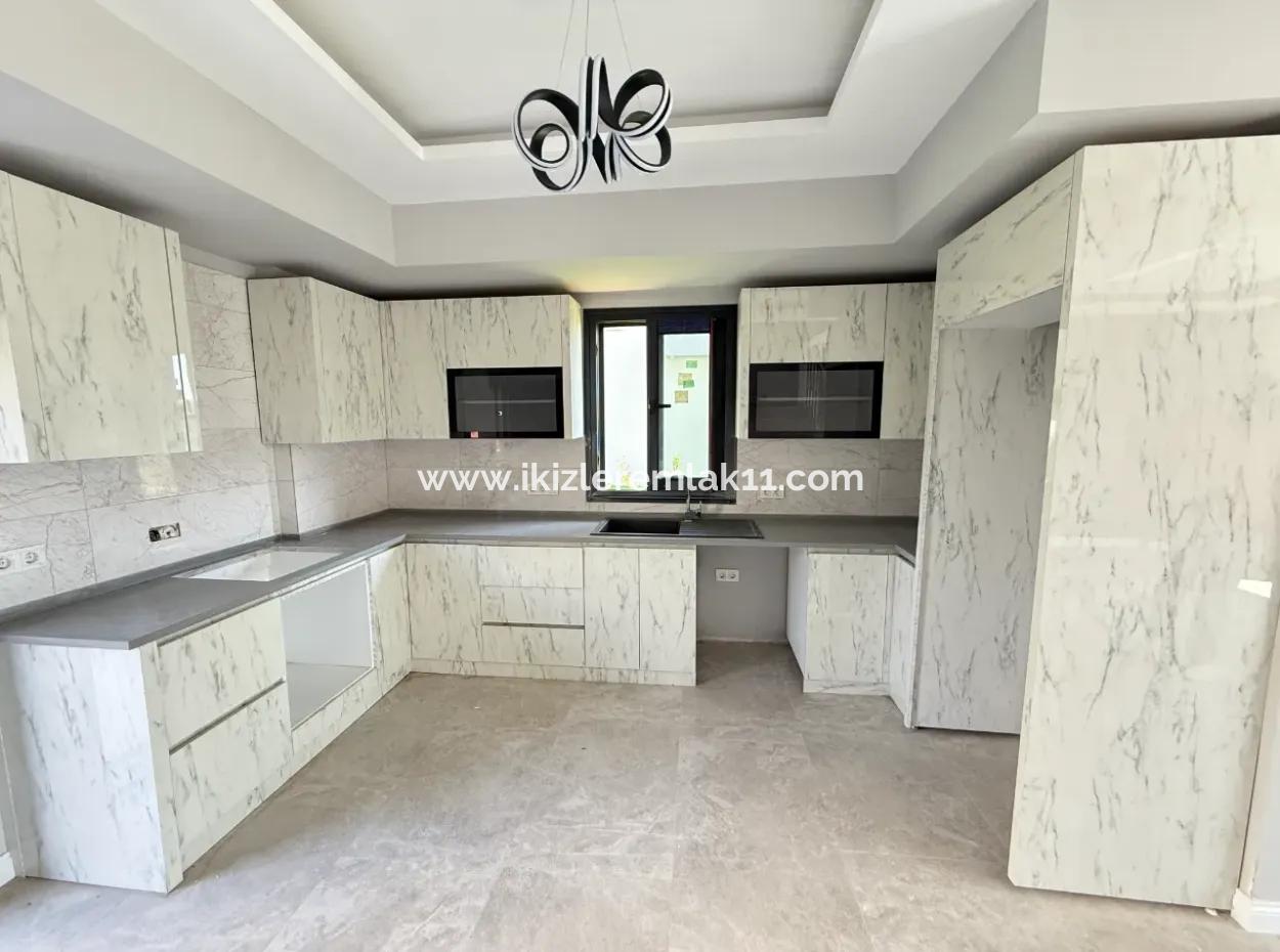 3 In 1 Villa Mit Null Pool Zum Verkauf Mit Großem Garten In Doganbey, Seferihisar